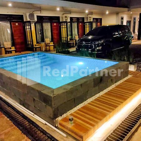 The Paragon Hotel Cilacap Redpartner Esterno foto