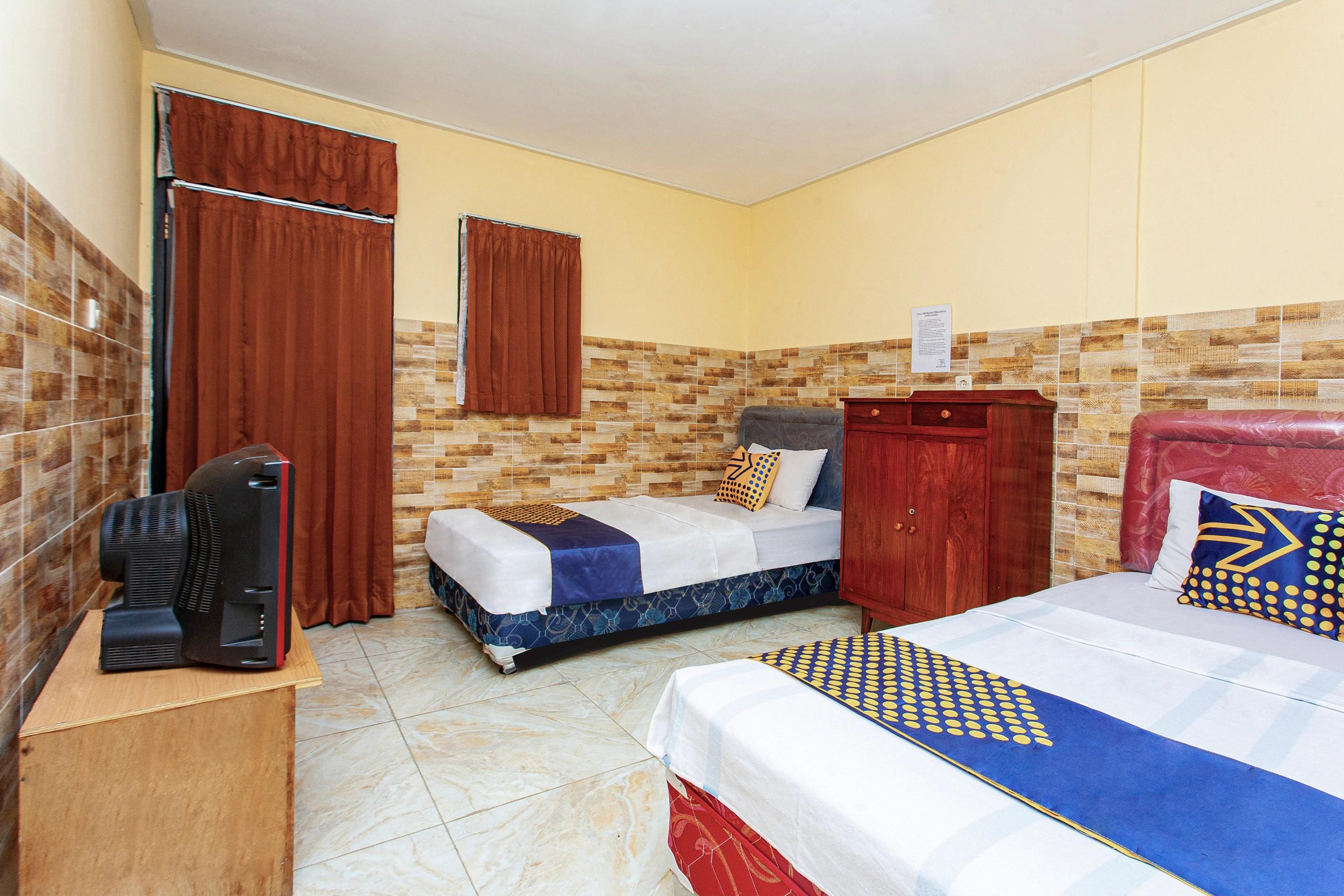 The Paragon Hotel Cilacap Redpartner Esterno foto