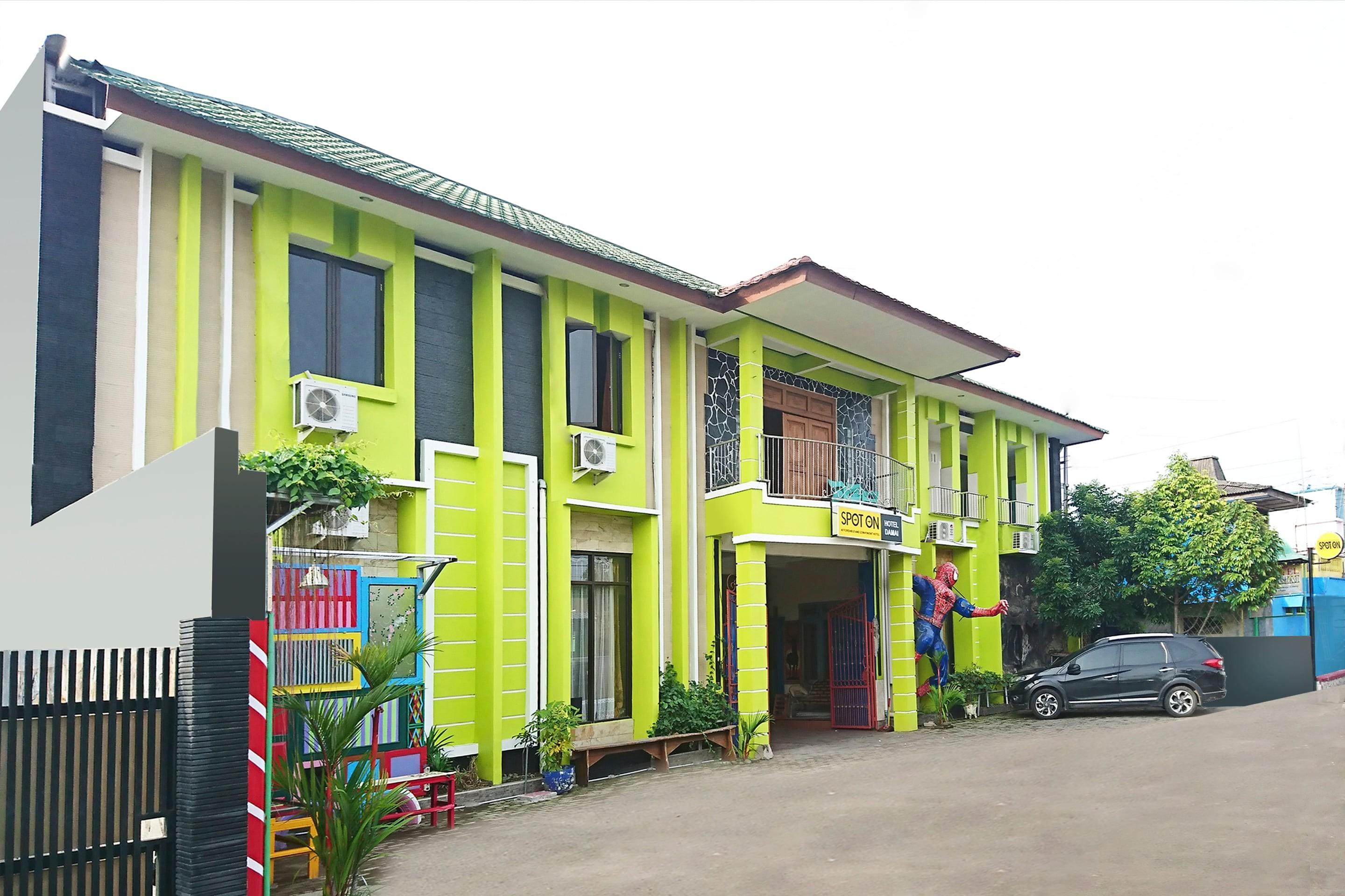 The Paragon Hotel Cilacap Redpartner Esterno foto