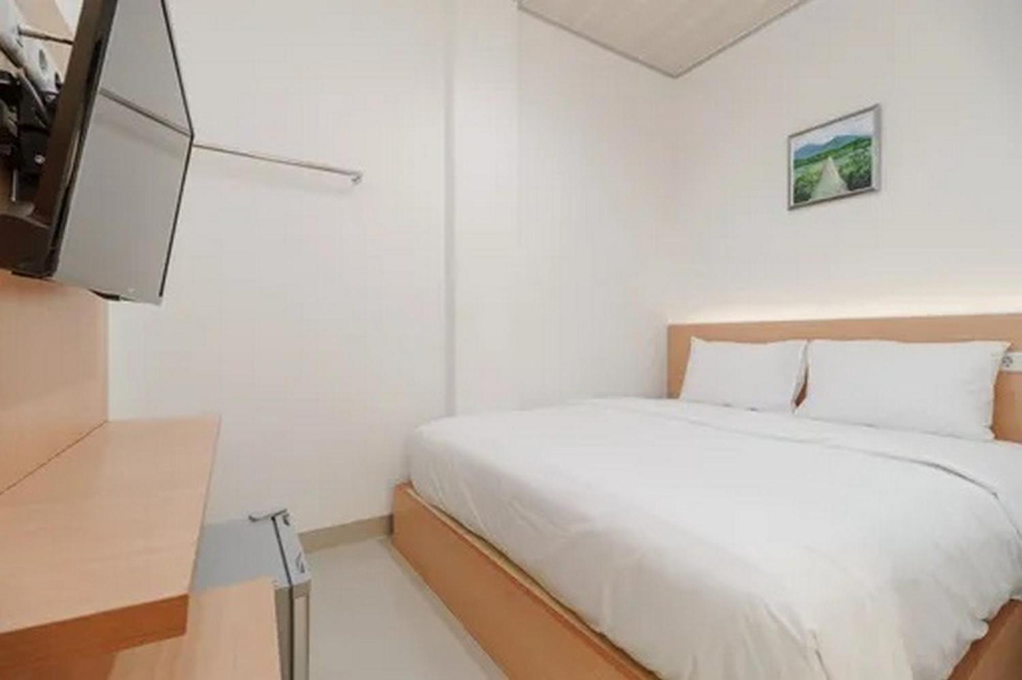 The Paragon Hotel Cilacap Redpartner Esterno foto